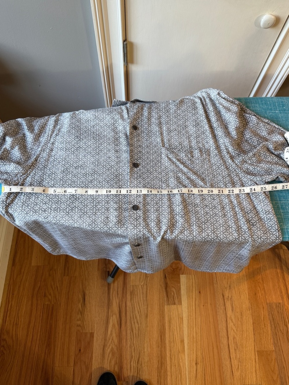 Tommy Bahama Gray Geometric Short-Sleeve Button-Down Shirt - XL - Picture 11 of 12